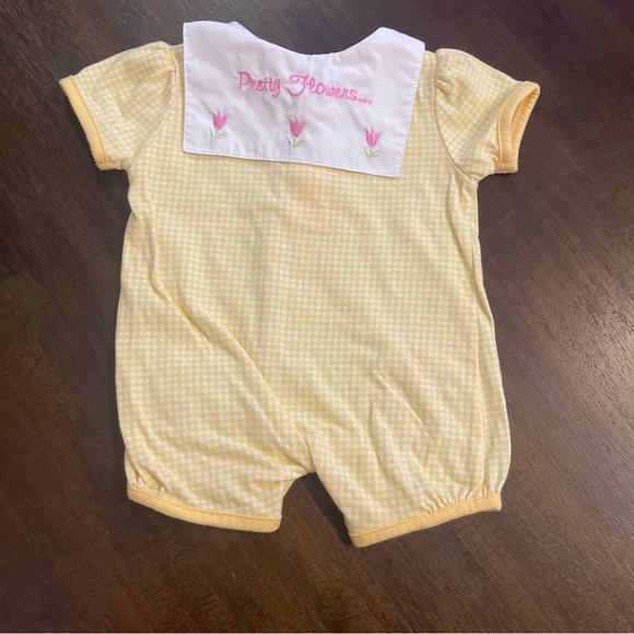 Vintage Simply Basics newborn 0/3 months yellow embroidered pretty flowers - Picture 3 of 4
